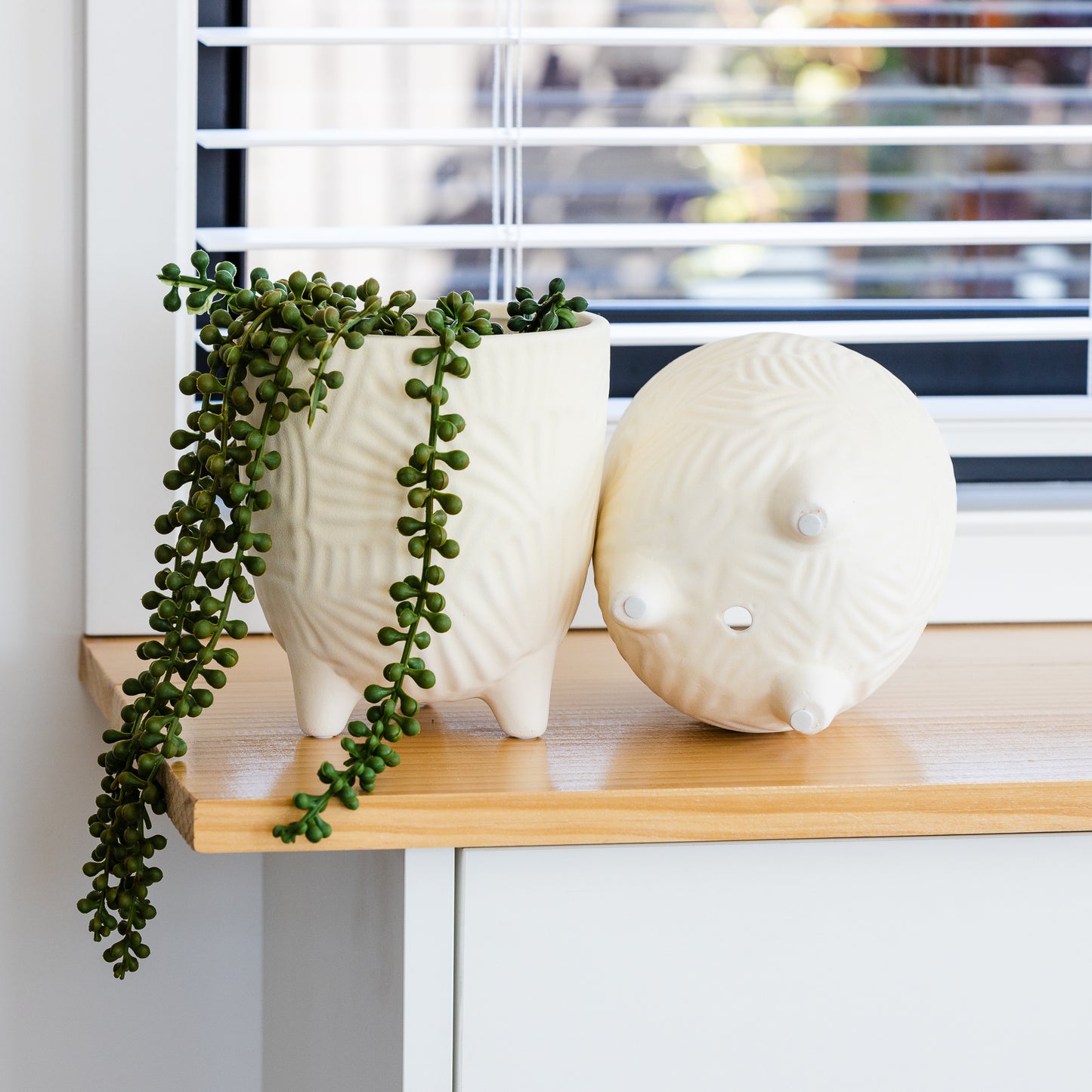 Ceramic Footed Pot with Textured Finish 13.5cm Cream